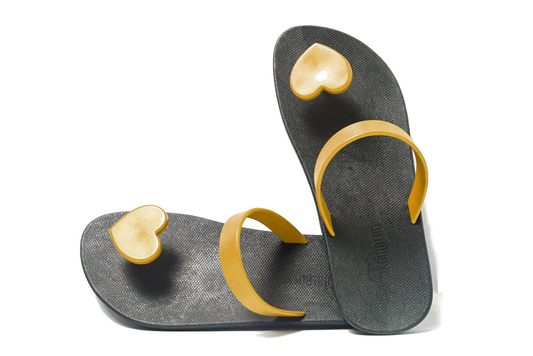 Poppi Heart Black Sole Caramel Strap