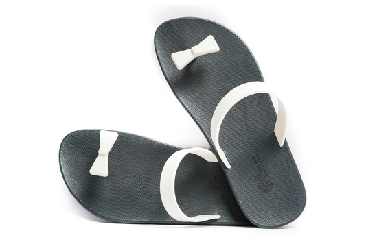 Poppi Bow Black Sole White Strap