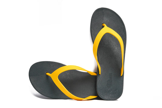 Flippy Black Sole Yellow Strap