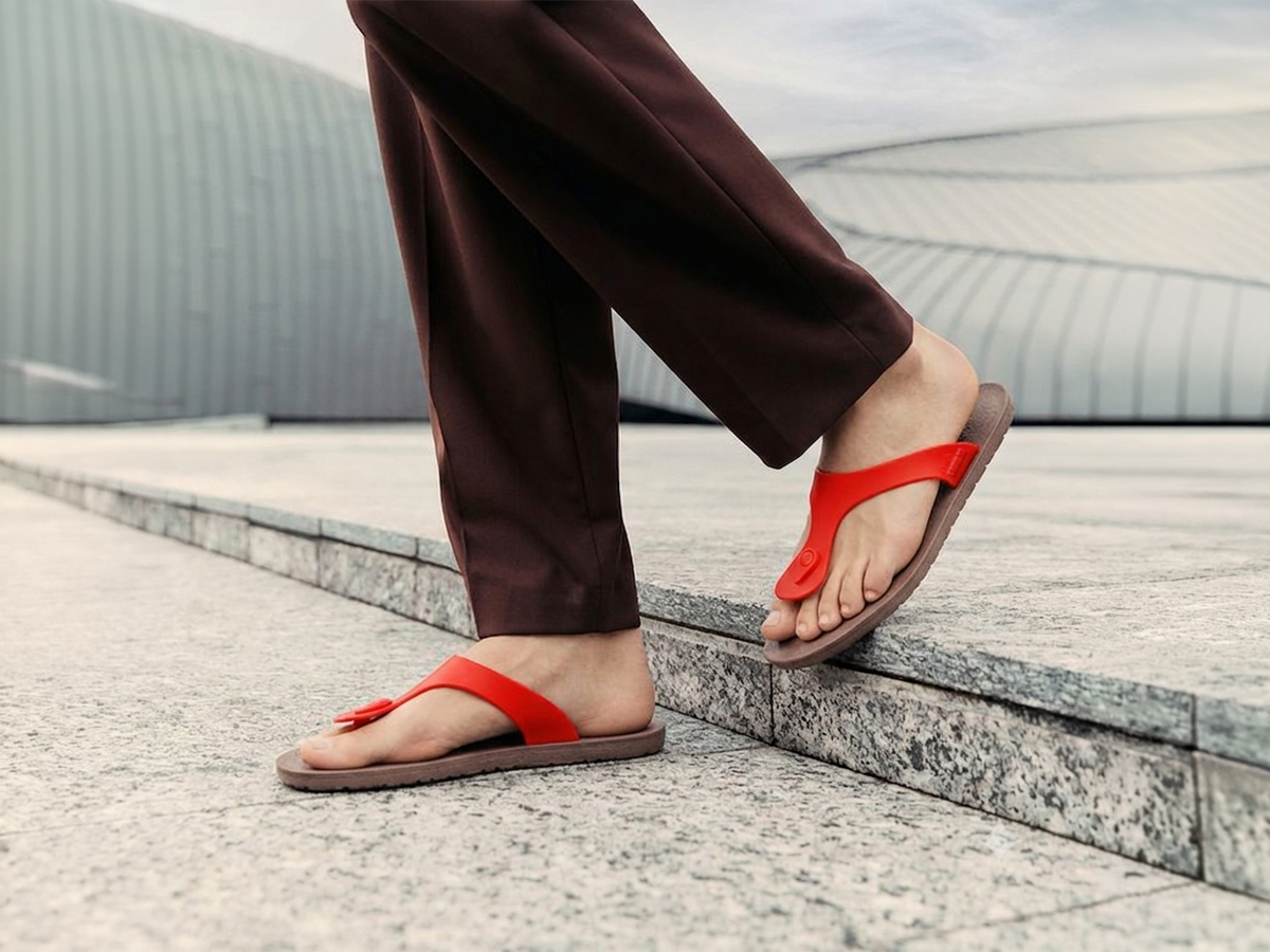 Candy Brown Sole Red Strap